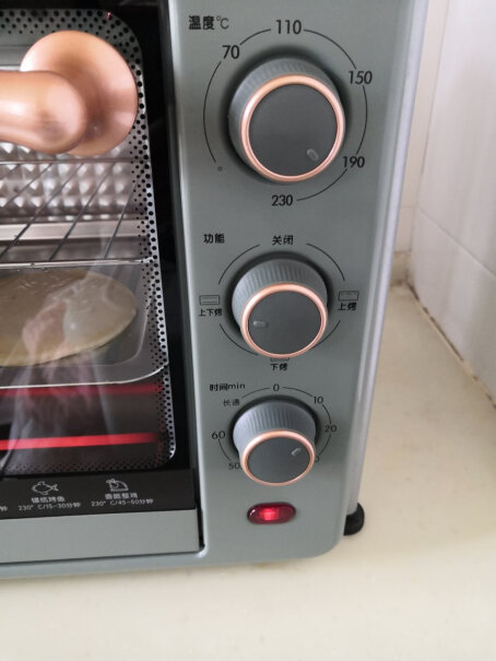 小熊电烤箱家用11L迷你小烤箱可以放铁碗在上面嗎？