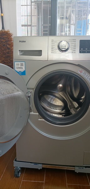 海尔（Haier超薄滚筒洗衣机全自动你们收到的新洗衣机里面有水么？