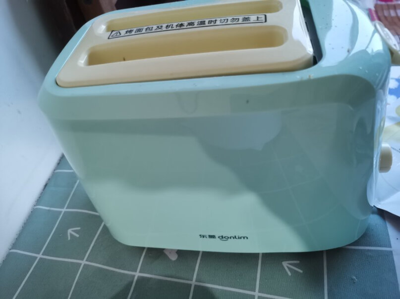 东菱面包机多士炉不锈钢内胆烤面包机2片烤吐司机多功能塑料外壳会不会被烤热？
