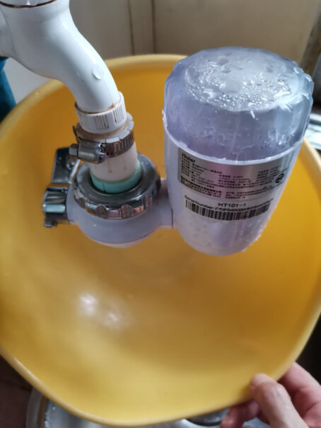 海尔HT101-1水龙头净水器台式净水机家用厨房过滤器自来水滤芯里面一直存水吗？