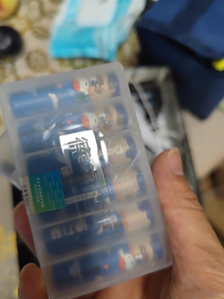 京东（JINGDONG）电池-充电器「京东joy」德力普电池组合质量靠谱吗,评测哪款功能更好？