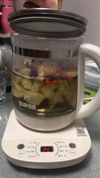 苏泊尔养生壶1.5L煮茶器花茶壶工作时有继电器的咔哒声吗？