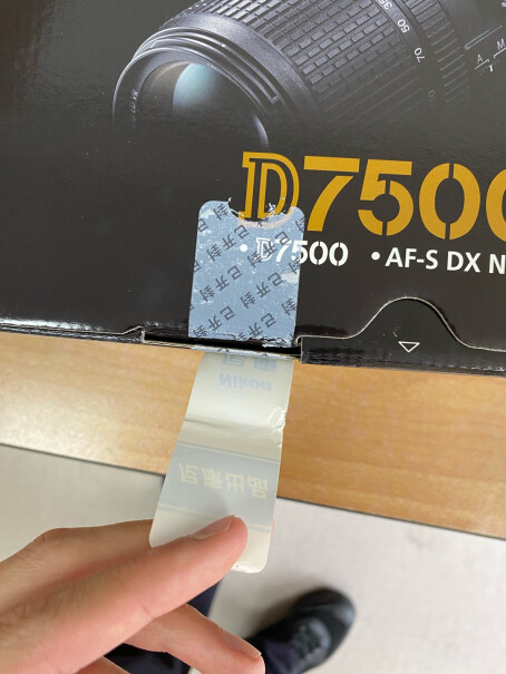尼康D7500数码单反翻折屏容易坏吗？