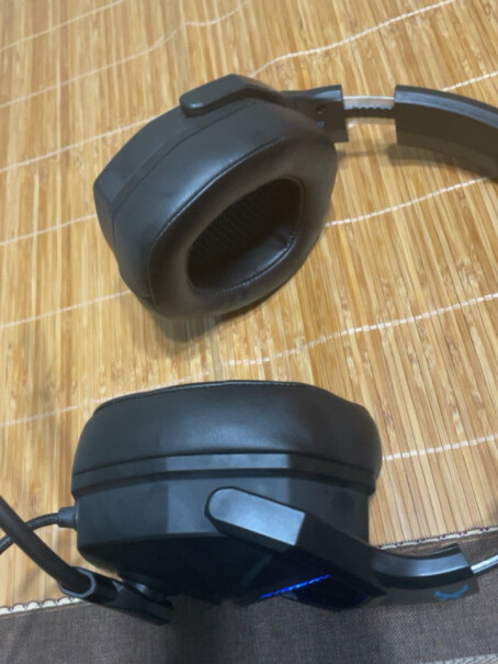 西伯利亚V10电竞游戏耳机头戴式麦如何，说话声音大不大，清不清晰？