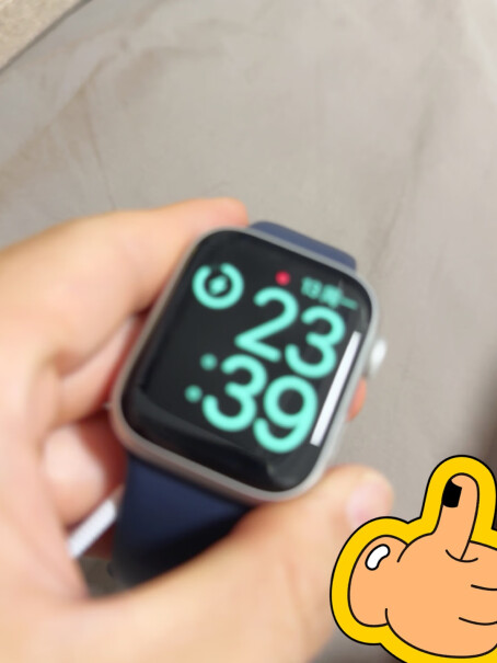 苹果Apple Watch S9 智能手表GPS款45mm你们的运动表带卡扣松么？