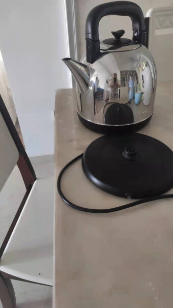 苏泊尔电水壶热水壶电热水壶304不锈钢烧水壶我想问下商家有没有小一点的买的太大啦？