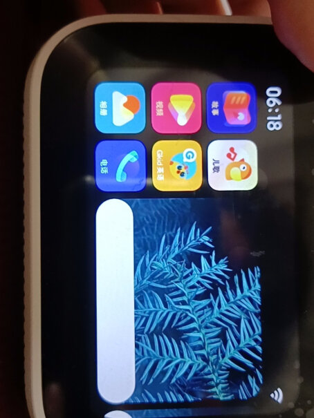 Redmi小爱触屏音箱8音响能不能下微信聊天视频？