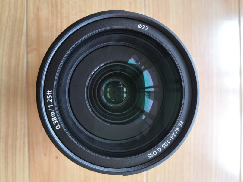 索尼FE 16-35mm F2.8 GM镜头最外头的那枚镜片打磨的不好，周围有很多极其微小的瑕疵，大家有没有这个情况？