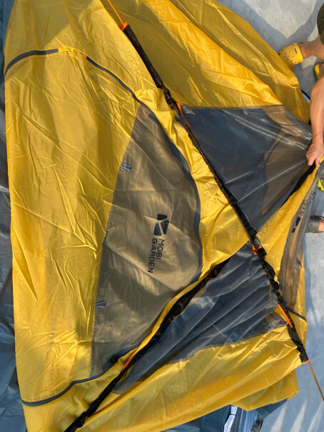 牧高笛防大风防暴雨铝杆三季三人双层帐野外野营帐篷里面有个中空的10多厘米的管子，是干什么的啊？