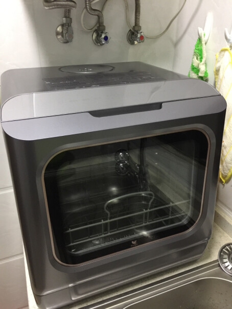 布谷洗碗机家用6套里面是不锈钢还是塑料的？