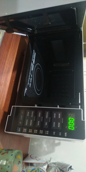 美的微烤一体机20升平板加热家用光波炉多功能微蒸烤箱请问此款是旋转的还是平板的？