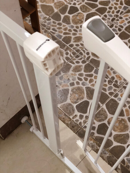 攸曼诚品eudemon安全门栏儿童门栏楼梯门防护栏宠物狗门栏您好！请问我家门的宽度112厘米，需要买多少的延长边呢？咱们这个护栏是多高的？谢谢！