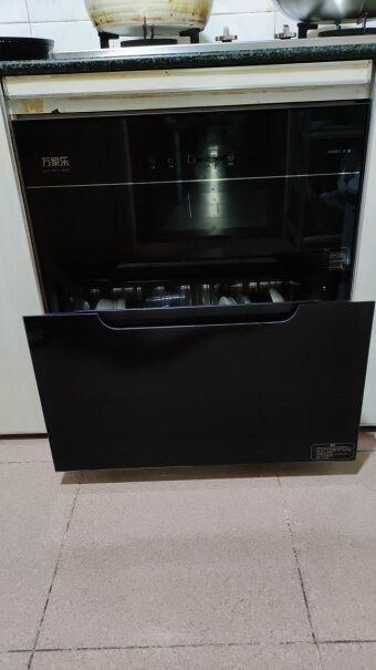 万家乐消毒柜嵌入式家用100升大容量二星级高温消毒亲们，你们买的消毒柜放碗的架子会生锈吗，有蒸汽吗？