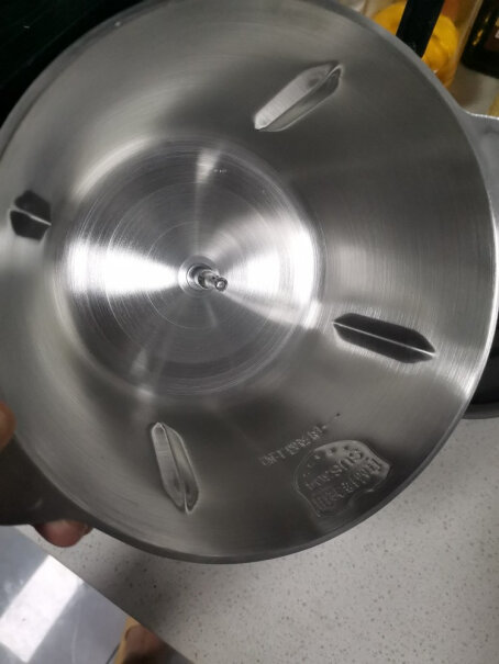九阳捣蒜器家用电动多功能料理机搅拌切菜绞馅S2-LF150是有电源线还是用电瓶？