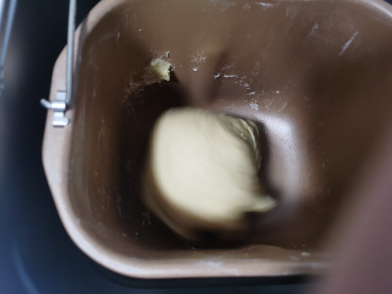 东菱Donlim烤面包机厨师机做的过程中发出咔咔咔的声音，是正常的吗？