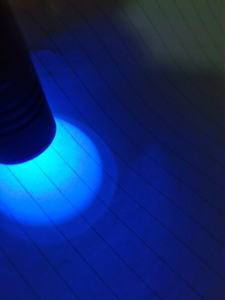户外照明神火UV03测试荧光剂检测笔365nm紫光灯手电筒面膜验钞质量不好吗,优缺点质量分析参考！