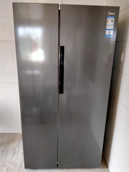 美的冰箱双变频风冷无霜对开双门冰箱保鲜有白色一级能效606升冰吗？