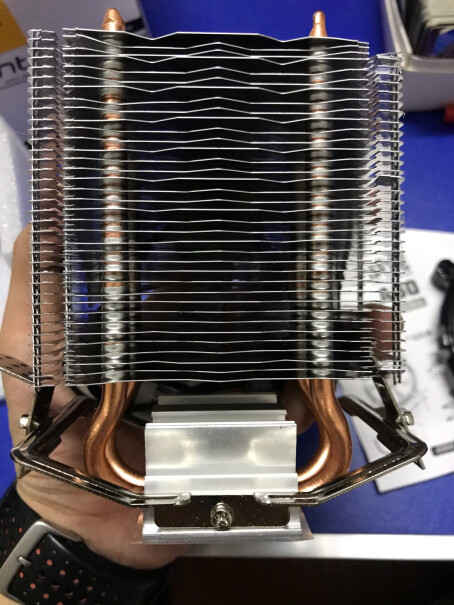 安钛克Antec光棱120RGB电脑主机箱CPU风扇12cm这个铁片旁的风扇可以拆下来的换成别的风扇的吗？