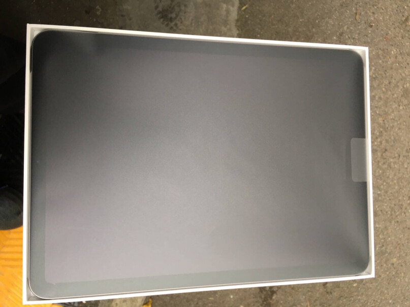 「教育优惠版」Apple iPad Air10.9英寸平板电脑（ 2020年新款 64GWLAN版大家屏幕按压的时候是容易出现彩色水波纹似的暗影？