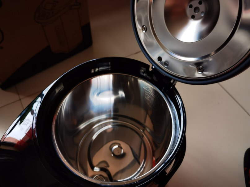 苏泊尔即热式饮水机便携迷你小型电水壶烧水壶电热水壶水烧开有味吗？