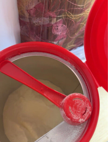 旗帜红罐红钻婴儿奶粉2段170g大家的奶粉有勺子嘛？