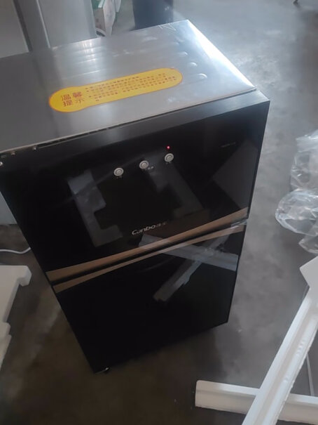 康宝Canbo消毒柜家用小型用这款消毒柜，消毒柜顶部有没有被烤成焦黄色？