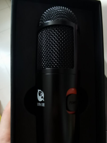联想小新UM6 K歌定制话筒这个唱出来的效果有苹果耳机唱出来的效果好吗？