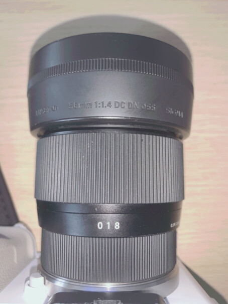 适马56mm F1.4 DC DN ｜ Contemporary弱弱的提问 打算入a6000 选这个头好还是套头？小白不太懂 尽量具体点 谢谢？