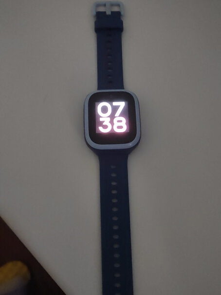 小米米兔手表4C蓝色这款手表有使用时间超过一年的人来说一下体会吗？发烫吗？充一次电能用多久？充电接触好吗？流量用的快吗？