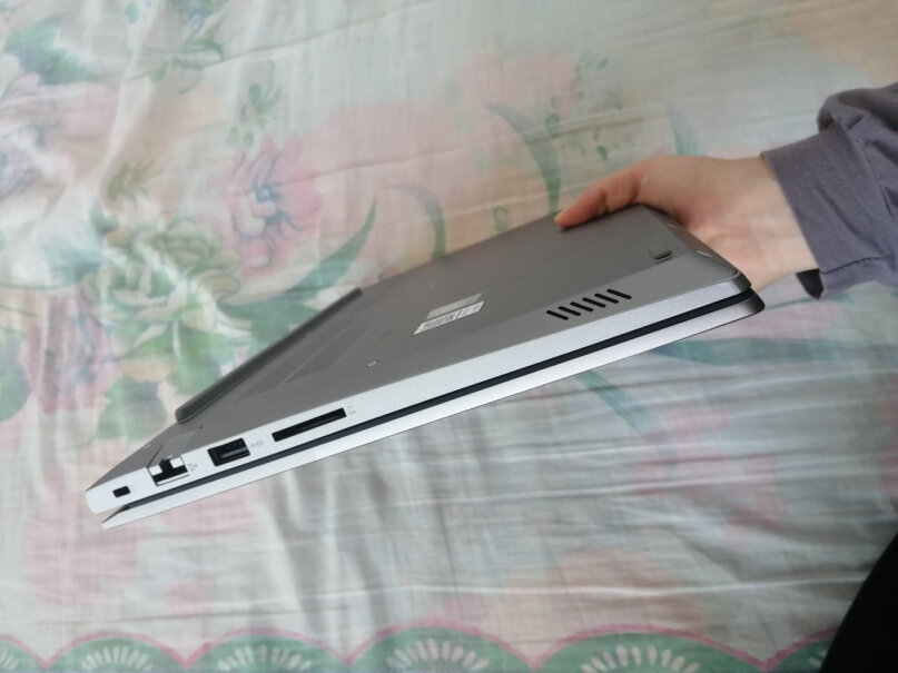联想笔记本电脑ThinkBook想要入手，不知道颜值怎么样，有没有背光。平常看看动漫屏幕怎么样？