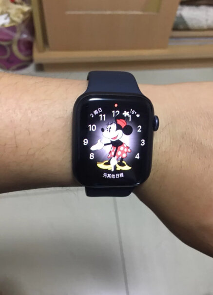 苹果Watch S3 商务灰蓝牙手表充电器长啥样？