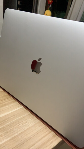 AppleMacBookOffice家庭版和官方标配有什么区别？office家庭版套餐有电源适配器和充电线缆吗？