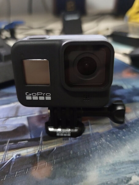 GoPro HERO8 直播相机狗8关机充电，充满后红灯一直亮着。大家有这现象吗？怎么解决？都换新机了，还是这样。