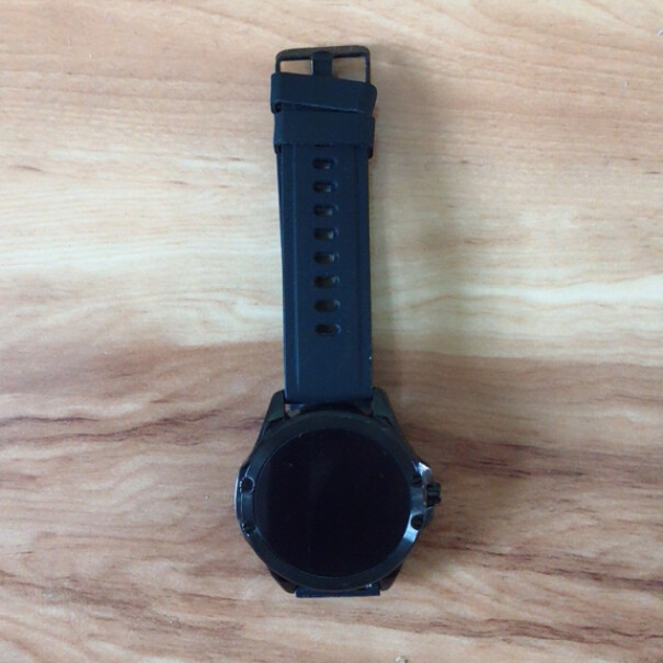 aigo FW05智能手表怎么参数上没写厚度多少？