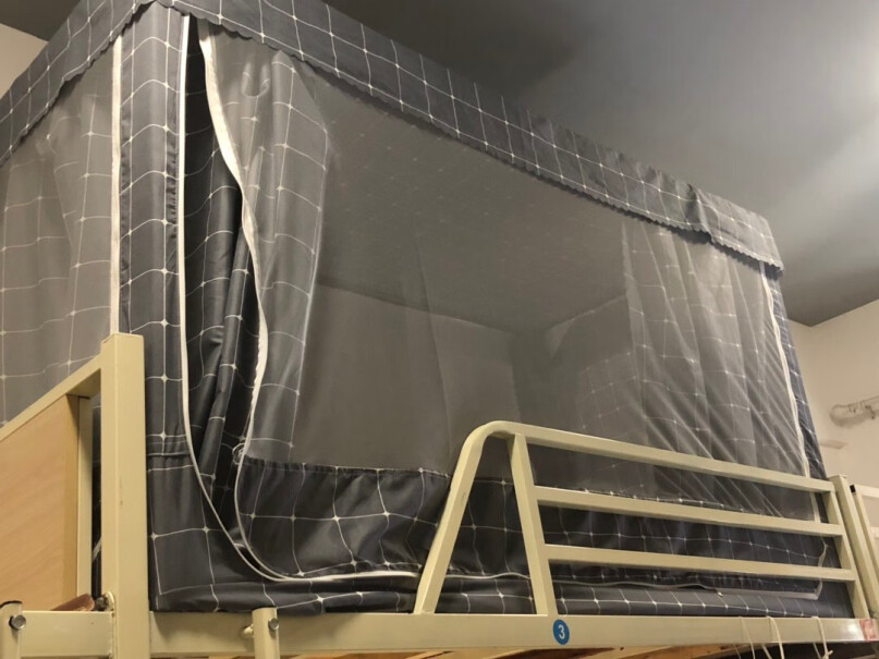 皮尔卡丹宿舍床帘学生蚊帐0.9米上面的挂钩是会露出来的吗？