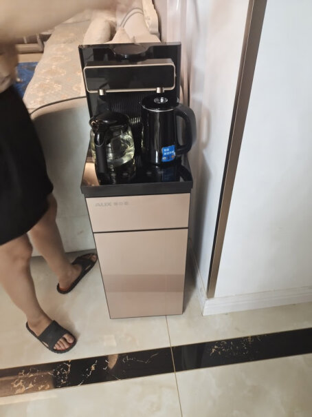奥克斯茶吧机家用饮水机问一下，烧的水有管子的塑料味道吗？谢谢？