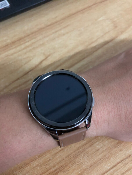 vivo手表42mm 秘夏橙皮的好还是那个材质的表带好？