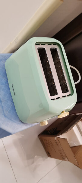 东菱多士炉烤面包机烤的时候有很严重的塑料味吗？