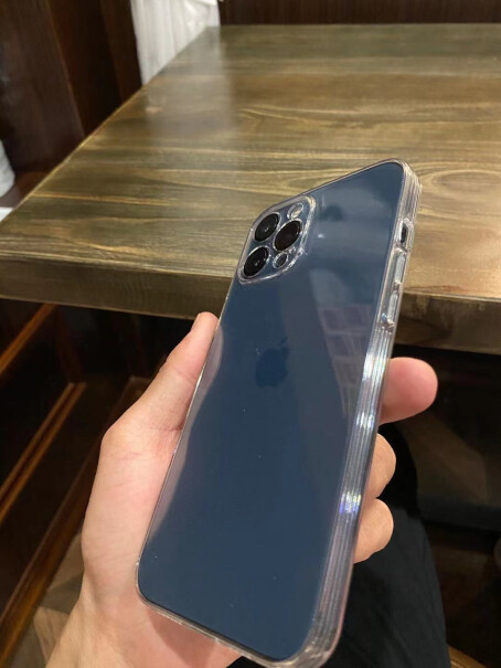 图拉斯苹果12promax手机壳iphone12这壳粘指纹吗？望回复蟹蟹？