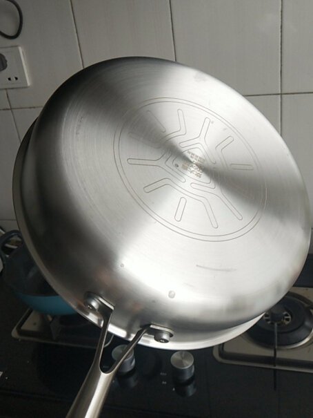 炊大皇平底锅可以弄锅贴，生煎包之类的吗？手柄会导热吗？