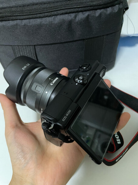 微单相机佳能M200微单相机评测值得买吗,适不适合你！看质量怎么样！