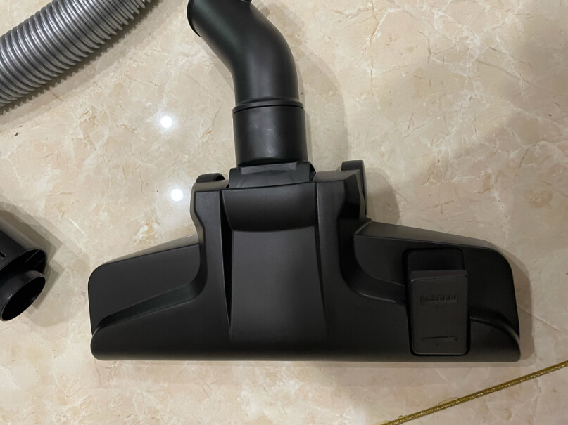 美的卧式吸尘器C7家用清洁机大功率头发能吸住吗？