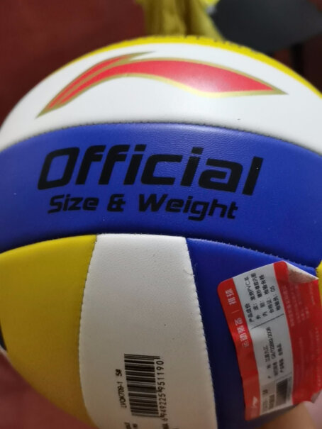 李宁排球中考适用充气排球标准5号排球709校园训练排球和比赛球的重量差别大吗？