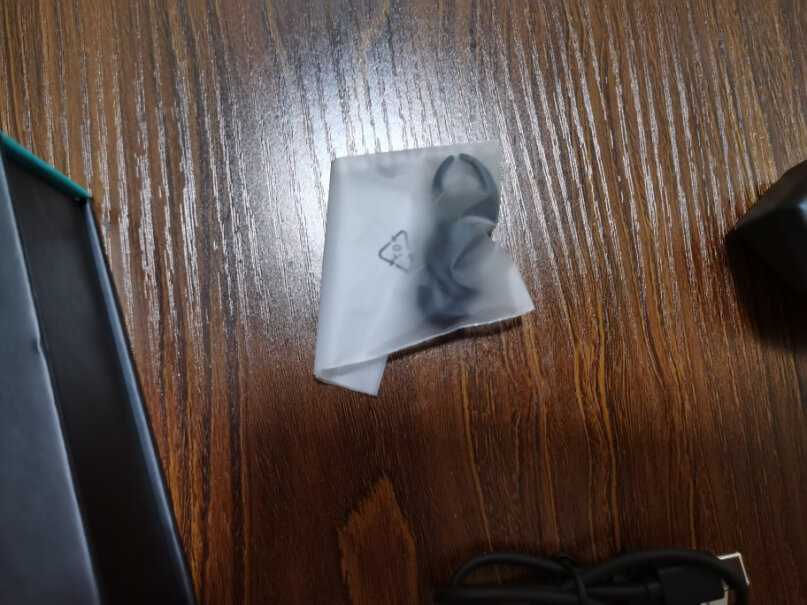 雷神灵鸢TWS真无线游戏耳机HL05入耳式这个连接电脑狗 听筒和麦克风可以一起用么？