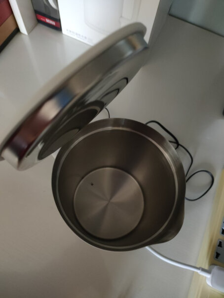 米家小米电热水壶烧水壶便宜的那个壶里有个孔是干嘛用的？