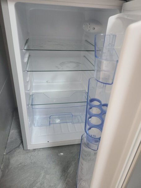 新飞209升三门小冰箱家用小型冰箱两侧好烫这正常吗？