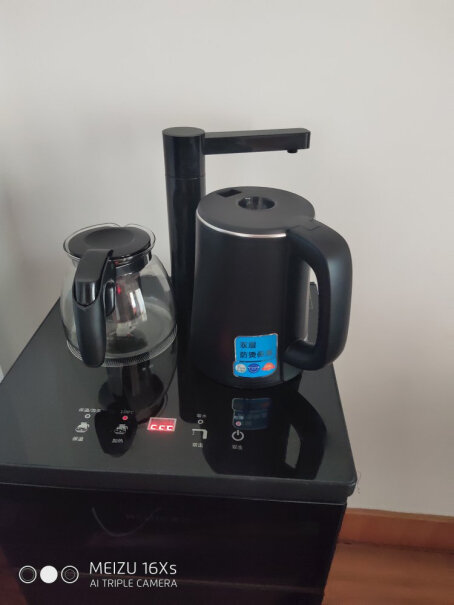 美菱茶吧机水龙头可以出来热水，还是水龙头水加到热水壶加热才可以？