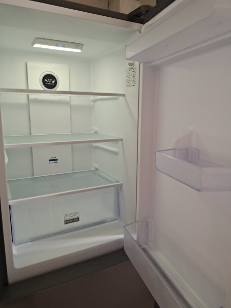 TCL256升你们这款冰箱买回去，有没有很臭的气味？