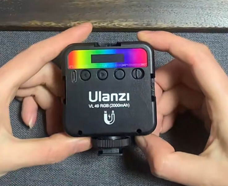 ulanzi光灯全彩色温VL49RGB磁吸LED灯微单便携室内拍摄有帮助吗？跟用普通台灯相比效果会更好吗？