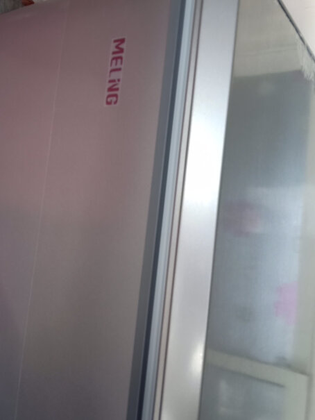 美菱MELING221升家用商用冰柜是不是钢化板的盖子？